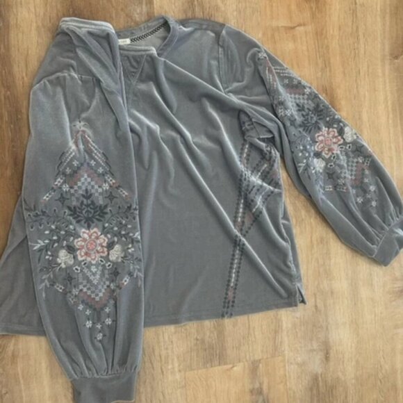 Kate & Sam Women's XXL Gray Silver Embroidered Floral Long Sleeve Stretch Top - Picture 1 of 4